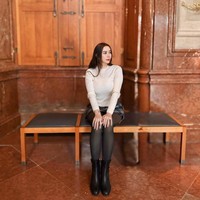 Model, penyanyi, sekaligus aktris ini memilih Jepang sebagai destinasi liburan di penghujung tahun 2025. Memasuki musim dingin di Negeri Sakura, ibu satu anak ini pun bergaya a la winter. Foto: Instagram/@aurakasih