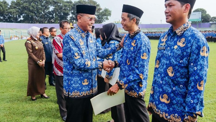 Serahkan 3.554 SK PPPK Paruh Waktu, Bupati Ciamis Ingatkan Etika ASN