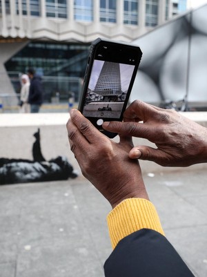 Diduga Karya Banksy, Mural Baru di London Curi Perhatian