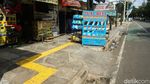 Duh! Trotoar Baru Tebet Dibajak PKL dan Parkir Liar