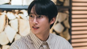 Park Sung Hoon comeback ke layar lagi setelah heboh blunder poster JAV Squid Game  tahun ini. Dia akan memerankan Song Tae Seob yang punya image baik dan bisa diandalkan. (Foto: dok. JTBC)