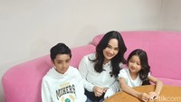 Gemas! Anak Harap Faby Marcelia Bisa Beli Hotel dan 100 Mobil Tahun Depan