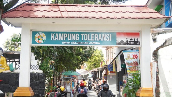 Merawat Tradisi Toleransi di Gang Luna Bandung