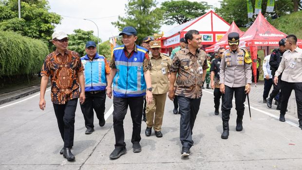 Gubernur Jateng, Ahmad Luthfi, saat meninjau Rest Area KM 429 di Ungaran, Kabupaten Semarang.