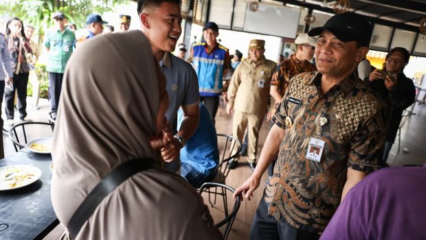 Gubernur Jateng, Ahmad Luthfi, saat meninjau Rest Area KM 429 di Ungaran, Kabupaten Semarang.