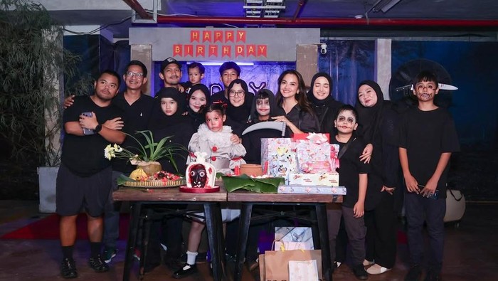 Ibnu Jamil  dan Ririn Ekawati