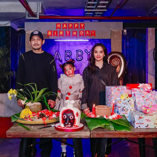 Agak Laen! Ultah Anak Ririn Ekawati Bertemakan Horor, Ada Ambulans dan Pocong