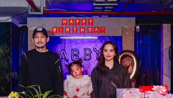 Agak Laen! Ultah Anak Ririn Ekawati Bertemakan Horor, Ada Ambulans dan Pocong