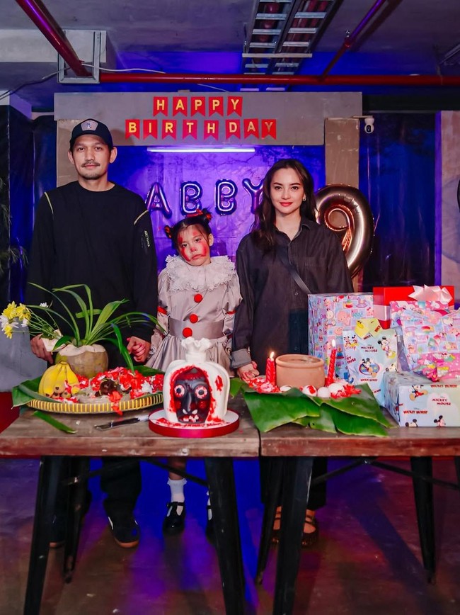 Agak Laen! Ultah Anak Ririn Ekawati Bertemakan Horor, Ada Ambulans dan Pocong