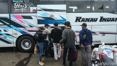 Jelang Nataru, Terminal Bekasi Mulai Ramai Pemudik