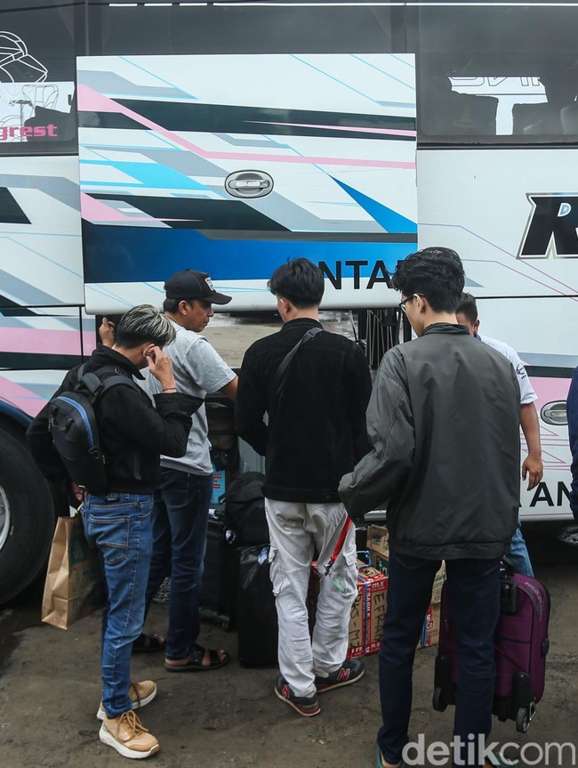 Jelang Nataru, Terminal Bekasi Mulai Ramai Pemudik