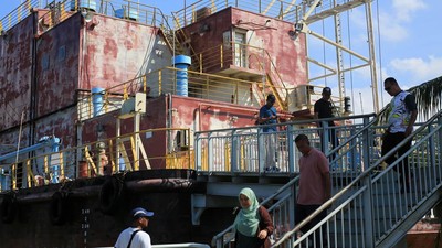 Jelang Peringatan Tsunami, Wisatawan Kunjungi Situs Tsunami Aceh