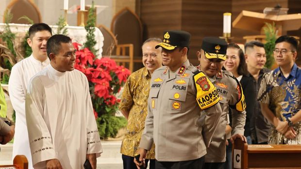 Kapolda Metro Jaya meninjau pengamanan gereja di Kelapa Gading menjelang perayaan Natal 2025 (dok. Polda Metro Jaya)