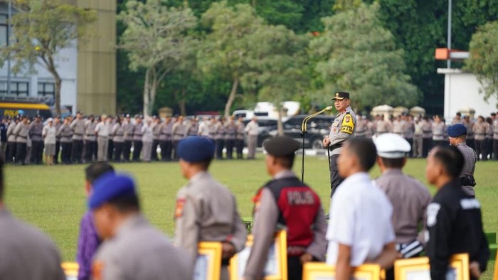 Kapolda Riau Beri Penghargaan 488 Personel Pejuang Kemanusiaan Sumatera