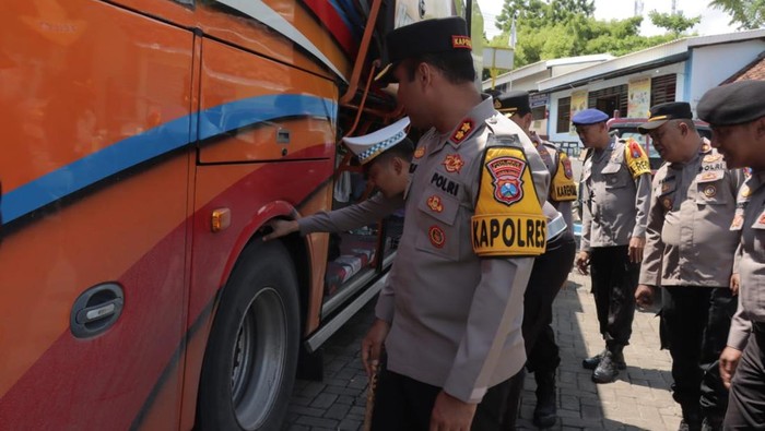 Kapolres Lamongan Cek Pospam dan Posyan Operasi Lilin Semeru 2025