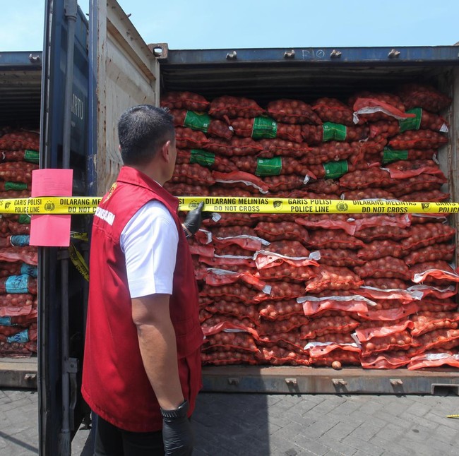 Penyelundupan Bawang Bombay Ilegal 72 Ton Digagalkan di Tanjung Perak