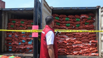 Penyelundupan Bawang Bombay Ilegal 72 Ton Digagalkan di Tanjung Perak
