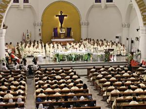 Warna Liturgi Malam Natal 2025 dalam Gereja Katolik Lengkap Maknanya