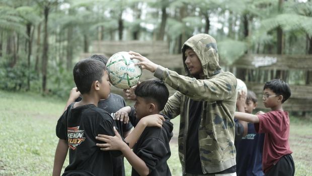 Kegiatan perkemahan yang digelar Sanggar Saraswati Nuswantara diikuti juga oleh Evan Dimas. Kegiatan perkemahan yang digelar Sanggar Saraswati Nuswantara diikuti juga oleh Evan Dimas.