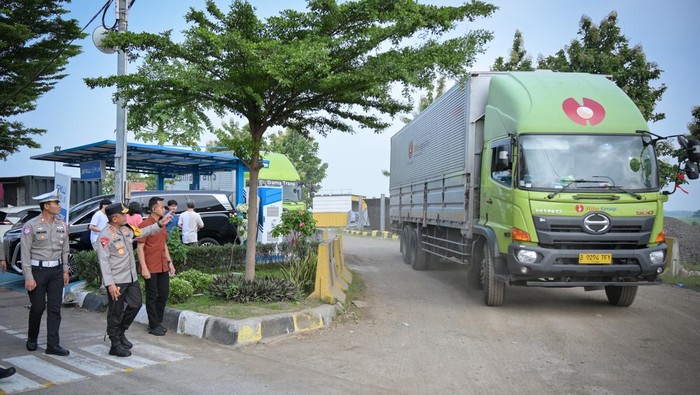 Polda Jabar Masih Temukan Kendaraan Sumbu Tiga Beroperasi Saat Nataru