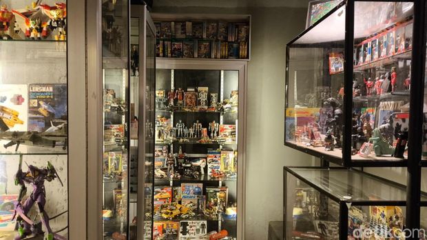 Koleksi mainan di Museum 198X di Jalan Sunda Kota Bandung.