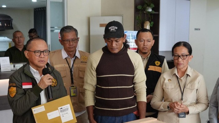 Menteri P2MI Sambut Jenazah PMI Korban Kebakaran Hong Kong di Soetta