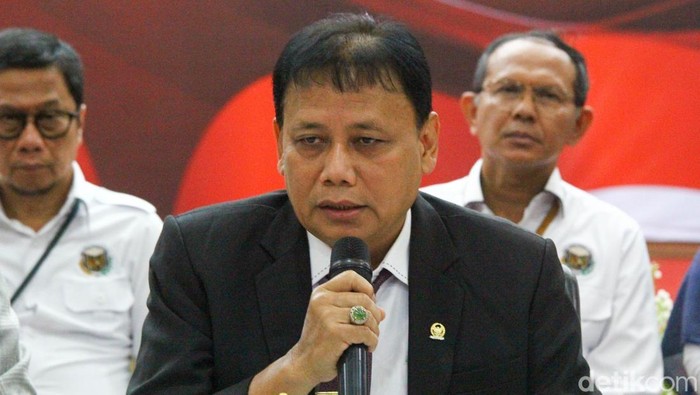 Komisi Yudisial (KY) memperkenalkan jajaran pimpinan baru untuk periode 2025–2028 melalui konferensi pers yang digelar di Jakarta, Selasa (23/12/2025). Kegiatan ini sekaligus menjadi ajang silaturahmi pimpinan baru KY dengan para pemangku kepentingan dan media.