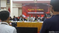 Hasil rapat pleno menetapkan Dr. H. Abdul Chair Ramadhan, S.H., M.H. sebagai Ketua Komisi Yudisial. Sementara itu, jabatan Wakil Ketua KY diamanahkan kepada Desmihardi, S.H., M.H., menandai dimulainya kepemimpinan baru di lembaga pengawas perilaku hakim tersebut.