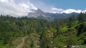3 Pendaki Ilegal di Gunung Merapi Celaka, Cuma Berbekal Sandal Jepit dan Tumbler