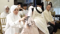 Momen pengajian kehamilan Alyssa Daguise yang digelar di rumah Al Ghazali.  Foto: Channel YouTube Maia AlElDul