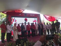 Meriah, DPC PDIP Kabupaten Bandung Barat Rayakan Hari Ibu