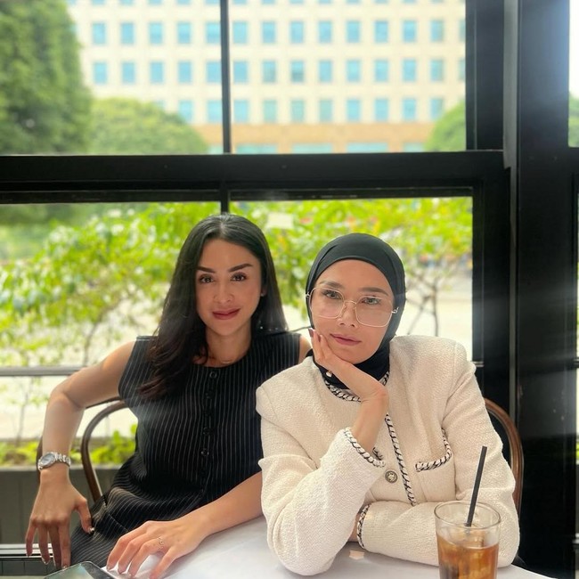 Momen Hangat Mulan Jameela Kumpul Makan Bersama Keluarga dan Sahabat