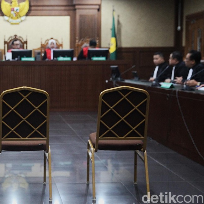 Nadiem Kembali Absen, Sidang Ditunda 5 Januari
