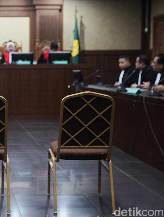 Nadiem Kembali Absen, Sidang Ditunda 5 Januari