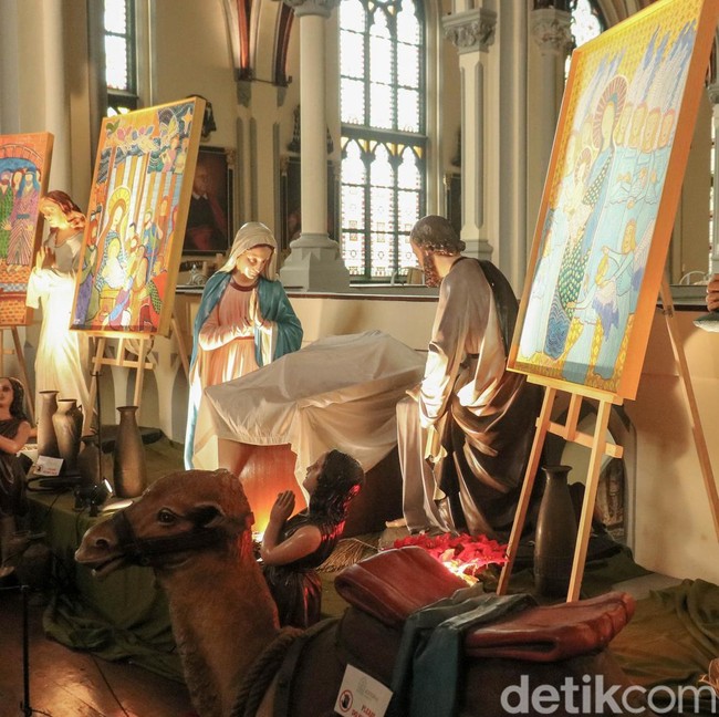 Nuansa Natal Hiasi Area Gereja Katedral Jakarta