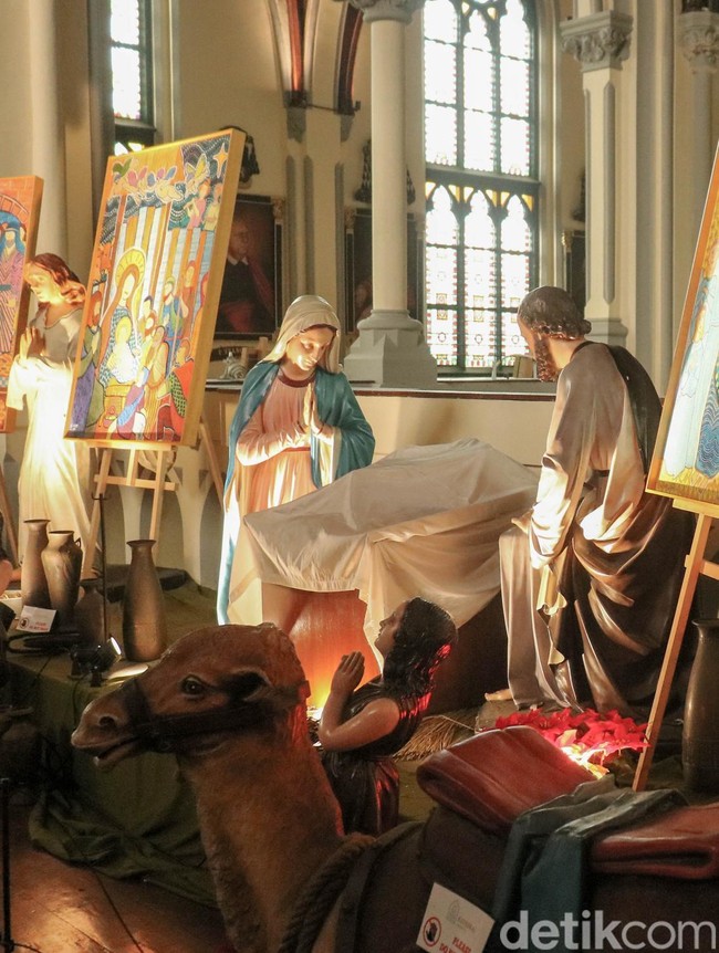 Nuansa Natal Hiasi Area Gereja Katedral Jakarta