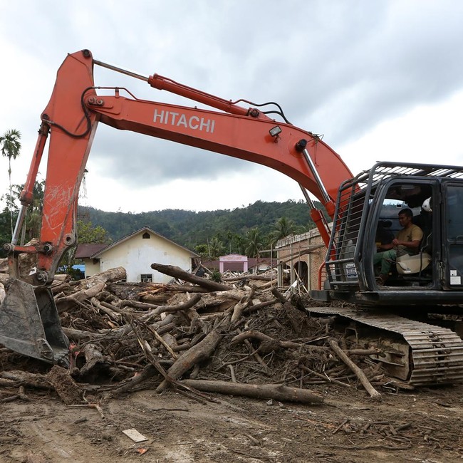 Pascabanjir Aceh Timur, Belasan Alat Berat Buka Jalan Terisolasi