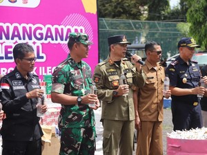 Jaga Kedaulatan Ekonomi, Bea Cukai & Pemkab Jember Musnahkan BKC Ilegal