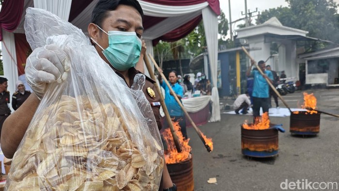 Bukan Camilan Biasa, Keripik Pisang Ini Mengandung Narkoba
