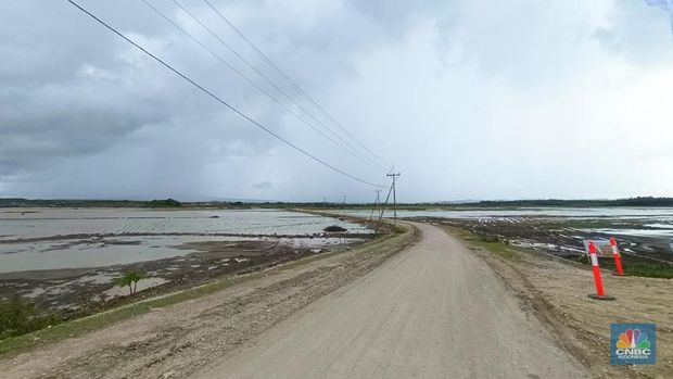 Perkembangan pembangunan Proyek Strategis Nasional (PSN) Kawasan Sentra Industri Garam Nasional (K-SIGN) di Rote Ndao, Nusa Tenggara Timur (NTT), Selasa (23/12/2025). Perkembangan pembangunan Proyek Strategis Nasional (PSN) Kawasan Sentra Industri Garam Nasional (K-SIGN) di Rote Ndao, Nusa Tenggara Timur (NTT), Selasa (23/12/2025). (CNBC Indonesia/Martyasari Rizky)