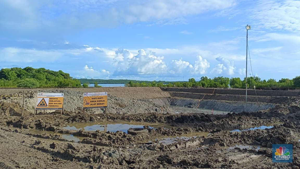 Perkembangan pembangunan Proyek Strategis Nasional (PSN) Kawasan Sentra Industri Garam Nasional (K-SIGN) di Rote Ndao, Nusa Tenggara Timur (NTT), Selasa (23/12/2025). (CNBC Indonesia/Martyasari Rizky)