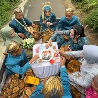 Viral Pengantin di Purwerejo, Naik Mobil Bak Terbuka tapi Konsepnya Mewah