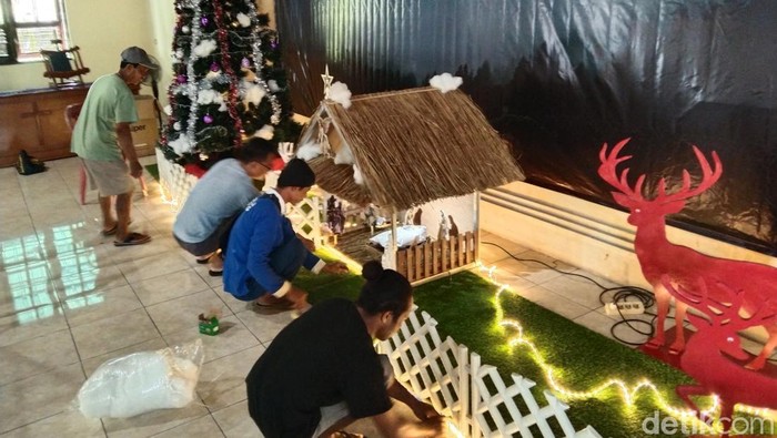 GKPB Jemaat Imanuel Piling Pertahankan Tradisi Bali Saat Natal