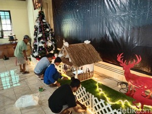 GKPB Jemaat Imanuel Piling Pertahankan Tradisi Bali Saat Natal