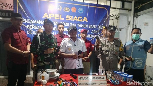 Petugas gabungan temukan barang yang tak diperbolehkan berada di dalam Lapas Sumedang.