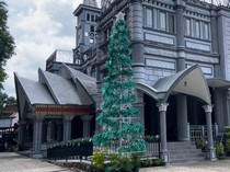 Gereja St Mary Cathedral Palembang Siapkan Pohon Natal dari Botol Plastik