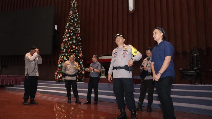 Polisi Tinjau Gereja Reformed Injili Kemayoran, Pastikan Ibadah Natal Aman