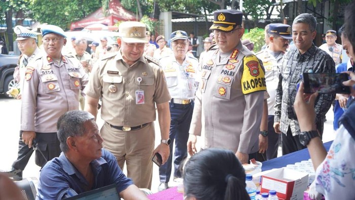 Jelang Nataru, Polisi Cek Kesehatan Sopir Bus di Terminal Tanjung Priok