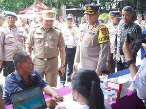 Jelang Nataru, Polisi Cek Kesehatan Sopir Bus di Terminal Tanjung Priok
