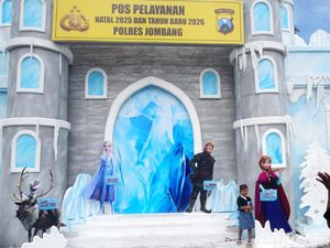 Posyan Nataru Ala Disneyland yang Viral di Jombang